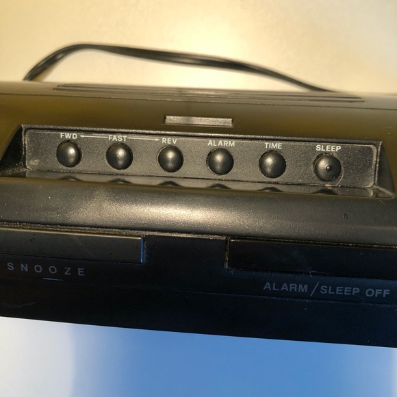 Lenoxx Sound Dual Alarm Clock Radio - Picture 5 of 8